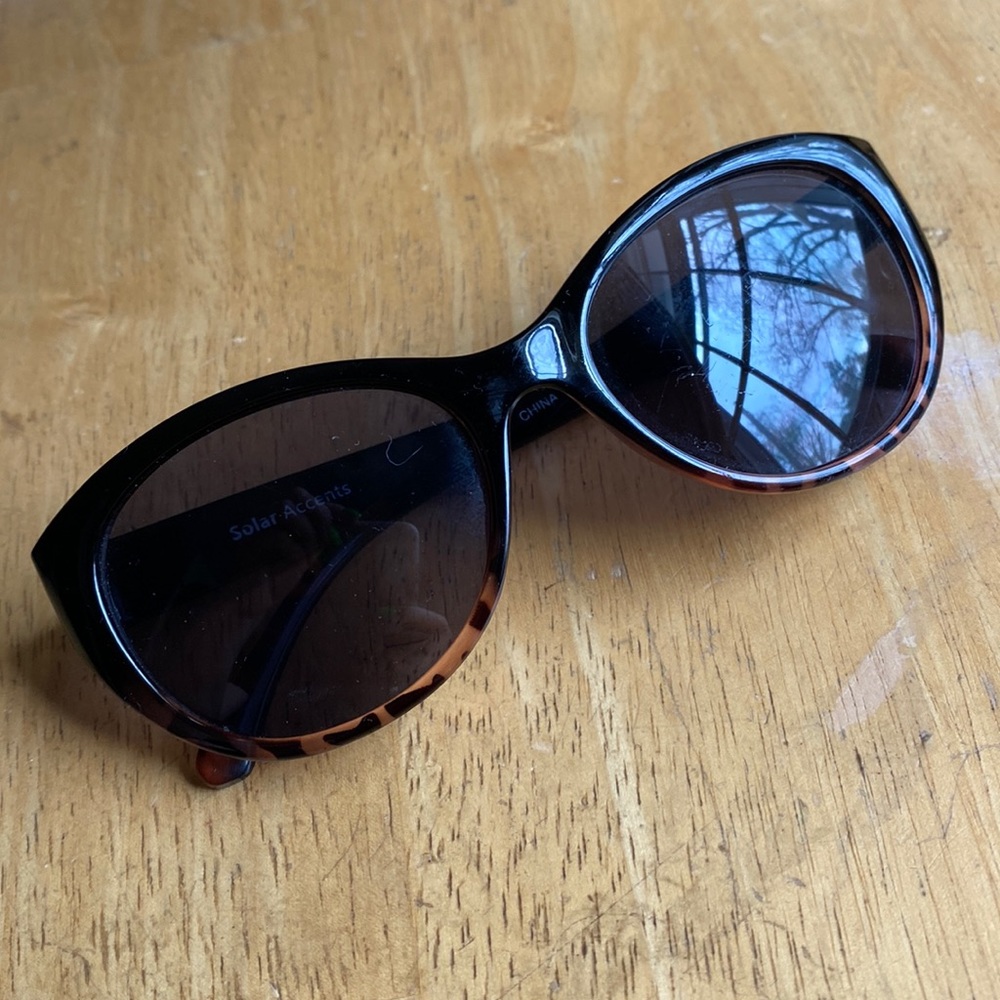 Solar Accents Sunglasses in good condition, without scratches
